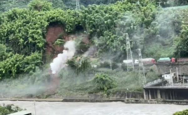 合法配资开户 山体垮塌致伤亡的四川天全: 事发前曾连发山洪、暴雨等预警